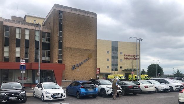 100 minute wait for 90 year old woman with hip injury