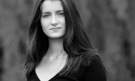 Soprano Clíodhna Wins £1,000 Bursary in Derry Feis