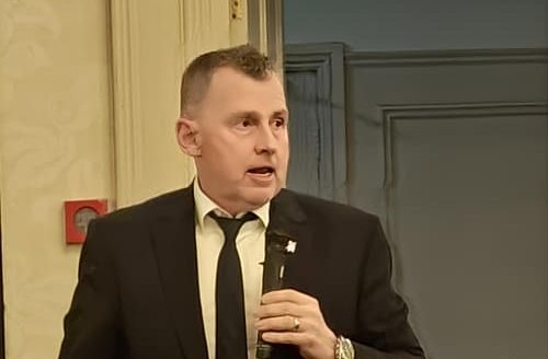 Welsh Legend Nigel Owens Draws Full House for Navan RFC Christmas Lunch