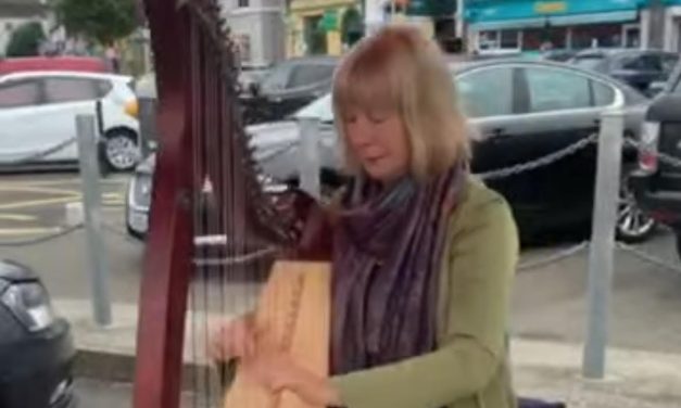 Golden Globe Jessie Buckley’s Mum from Meath
